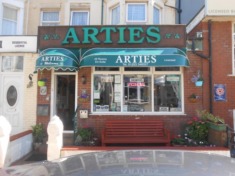 Arties Hotel Blackpool Dış mekan fotoğraf